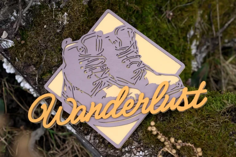 46-titel-2-wanderlust-wander-schuhe-stiefel-deko-schild-laubsaege-dekupiersaege-vorlage