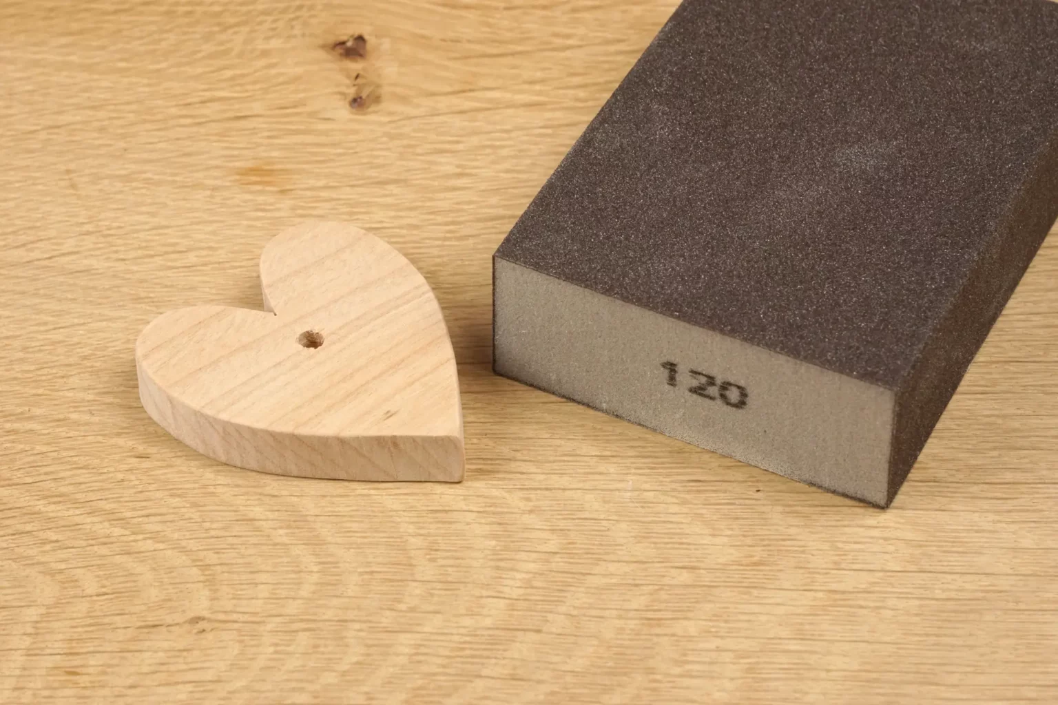 005-string-art-diy-idee-nagelbild-garnbild-blumenvase-herz-schleifen