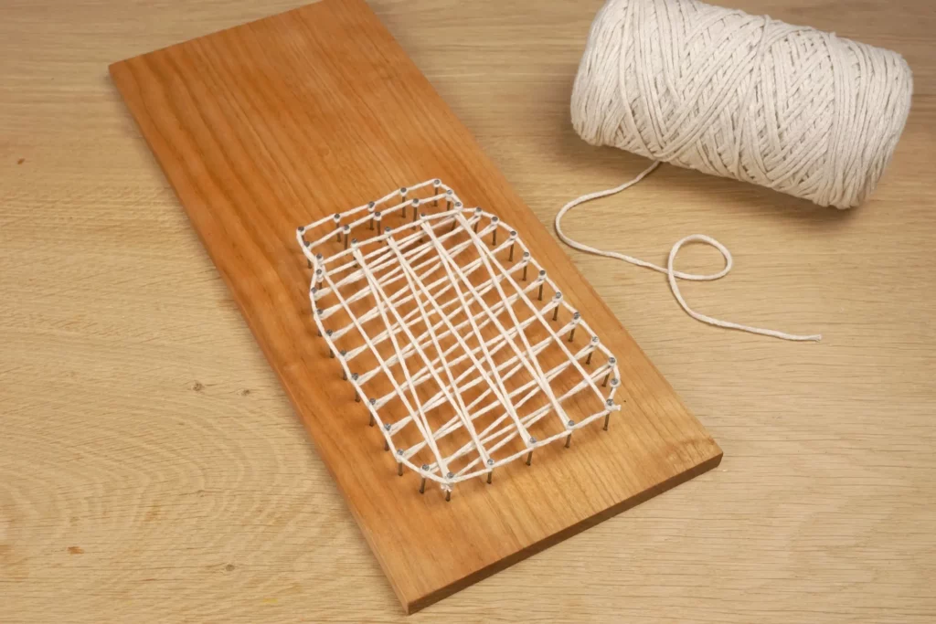 009c-string-art-diy-idee-nagelbild-garnbild-blumenvase-garn-wicklen-ergebnis