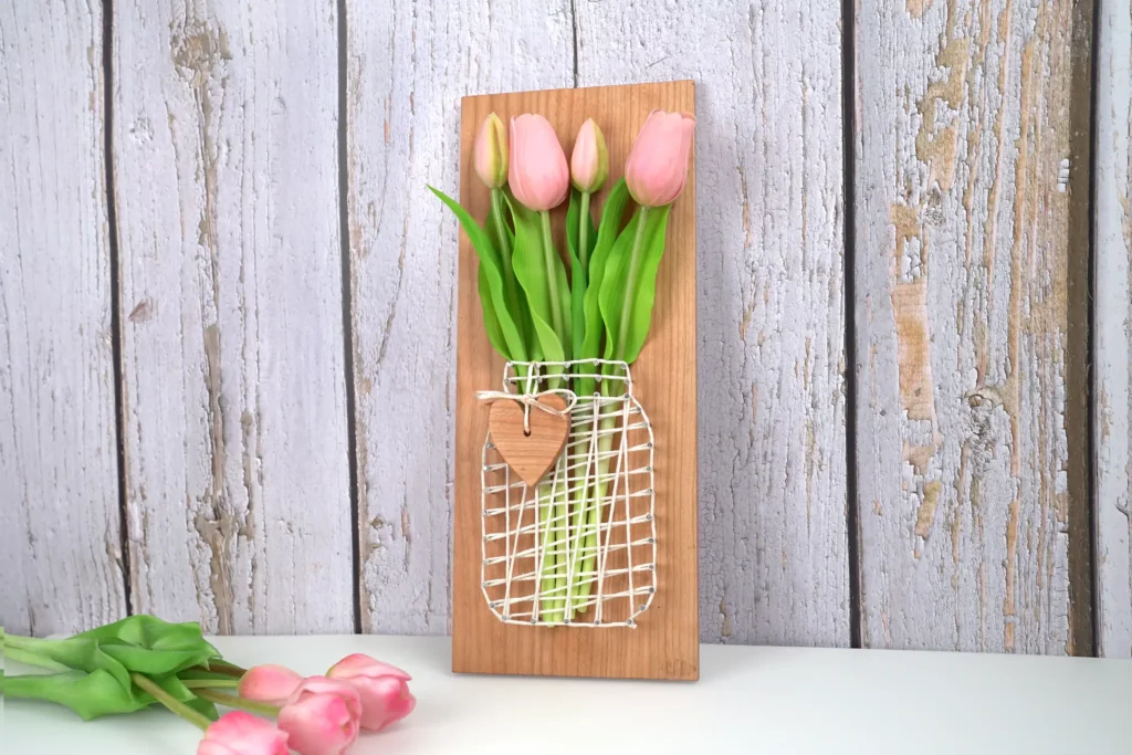 titel-string-art-diy-idee-nagelbild-garnbild-blumenvase-massivholz