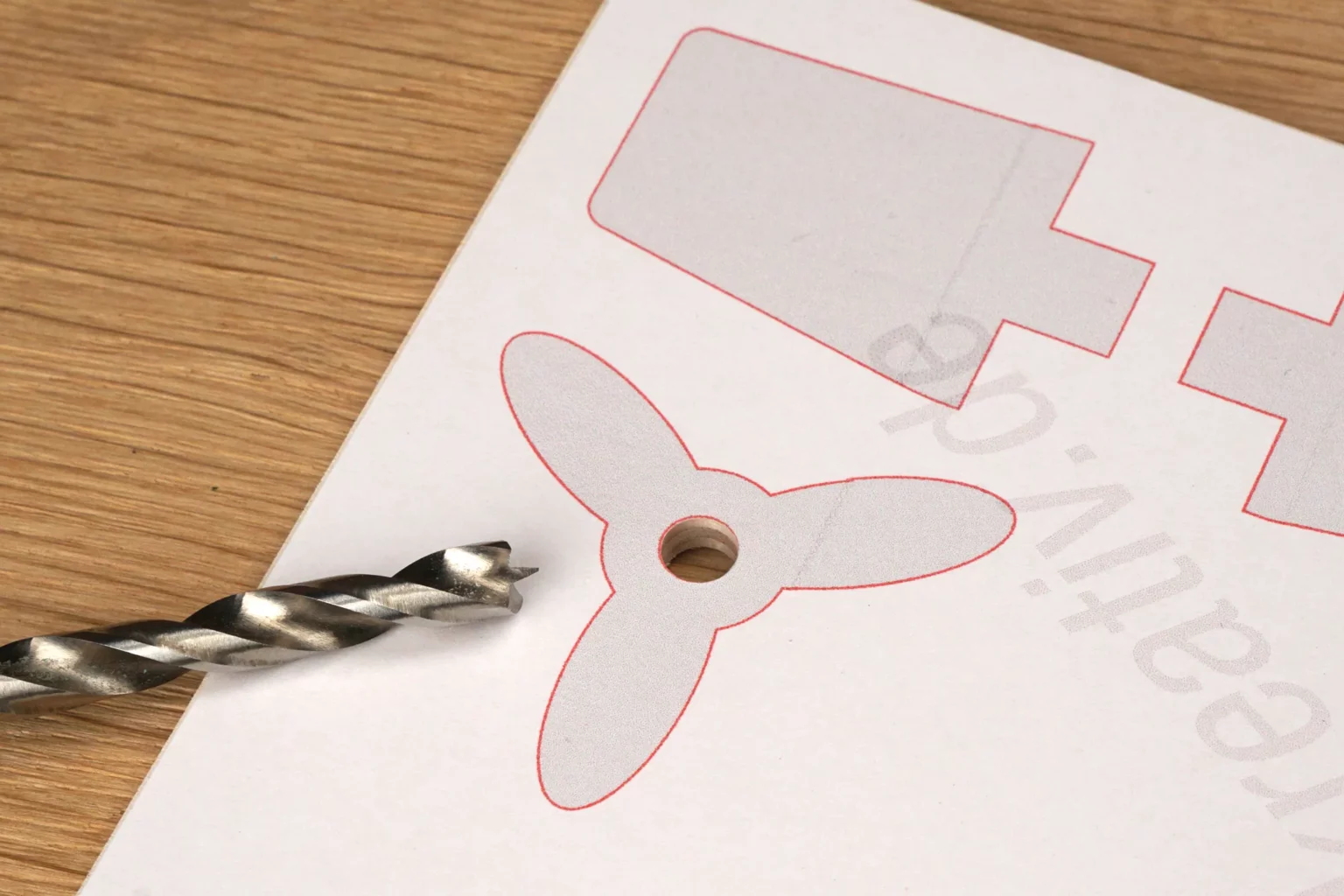 47-005b-wolkenstuermer-spielzeug-flugzeug-kinder-laubsaege-dekupiersaege-vorlage-bohren-propeller