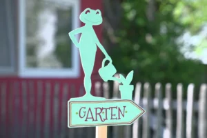 47-titel-1-frosch-wegweiser-familienzeit-garten-grill-sandkasten-laubsaege-dekupiersaege-vorlage