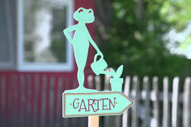 47-titel-1-frosch-wegweiser-familienzeit-garten-grill-sandkasten-laubsaege-dekupiersaege-vorlage