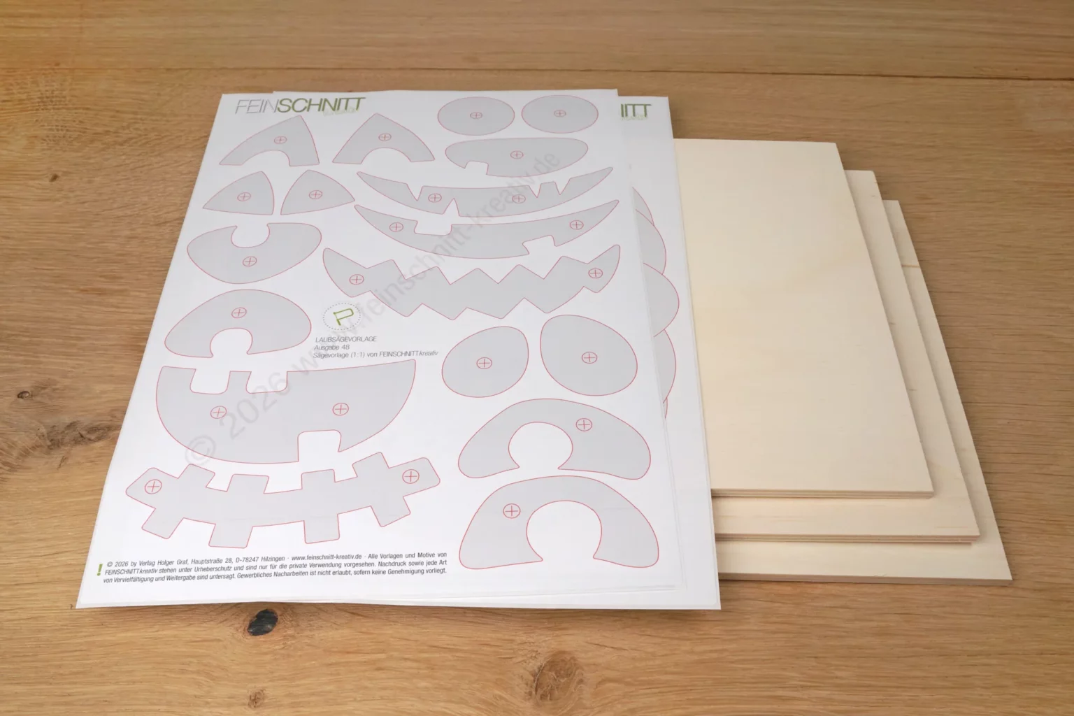 48-001-ein-kuerbis-viele-gesichter-spiel-magnete-deko-herbst-basteln-kinder-dekupiersaege-vorlage-vorbereiten-material